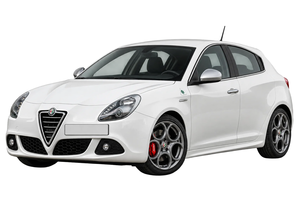 Witte Alfa Romeo Giulietta 940 Quadrifoglio - 1.8 TBi 16V - 173 kW / 177 kW, schuin van voren