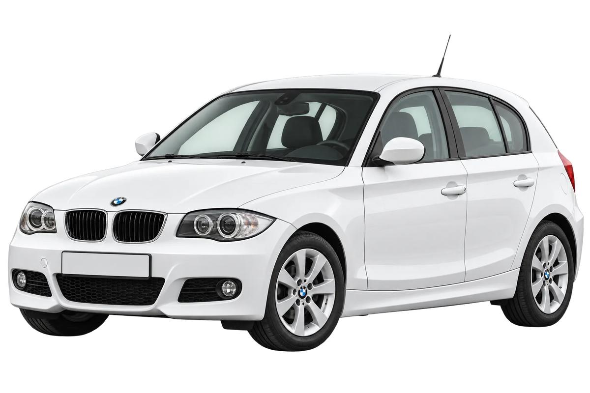 Witte BMW 1er Reihe 187, 1K2, 1K4 E87N Facelift 2007, schuin van voren