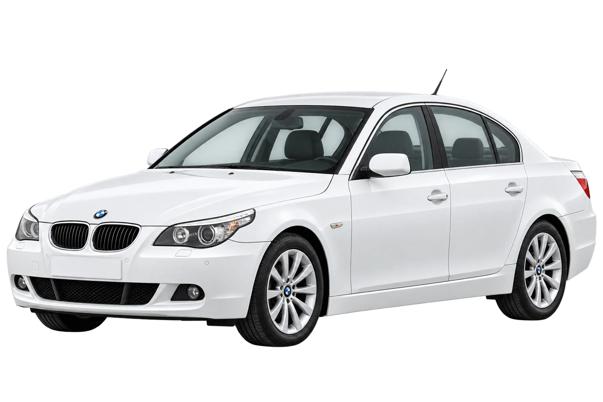 Witte BMW 5er Reihe 560L E60 Limousine, schuin van voren