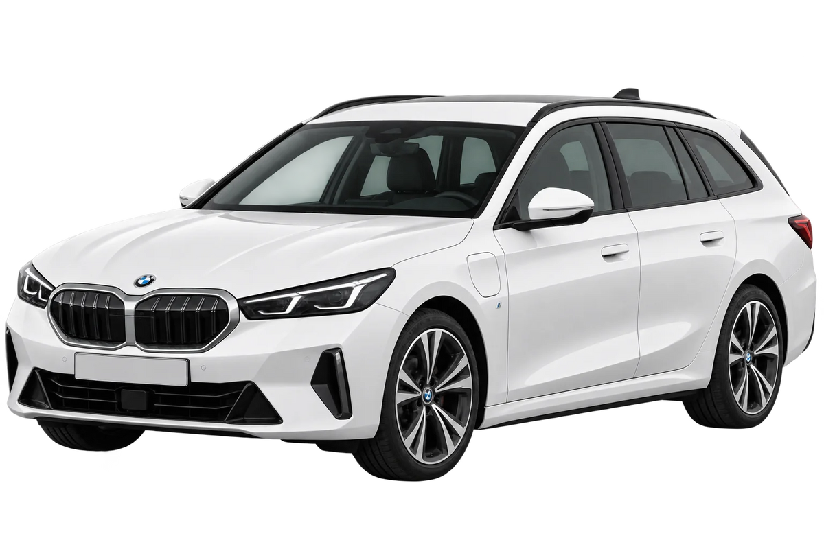 Witte BMW i5 G6E G61E Touring, schuin van voren