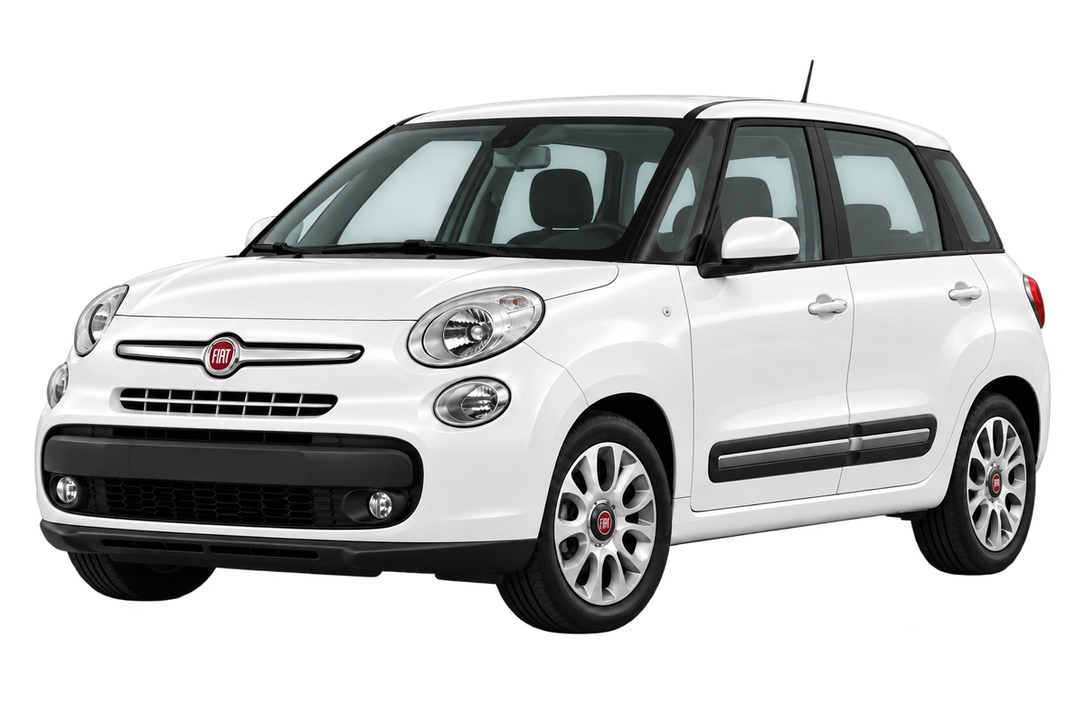 Witte Fiat 500L 199, schuin van voren