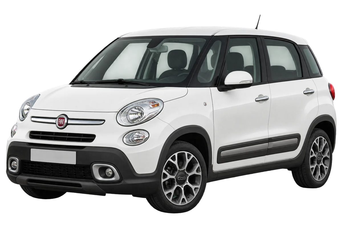 Witte Fiat 500L 199 Trekking, schuin van voren