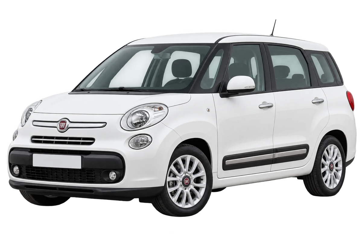 Witte Fiat 500L 199 Living, schuin van voren