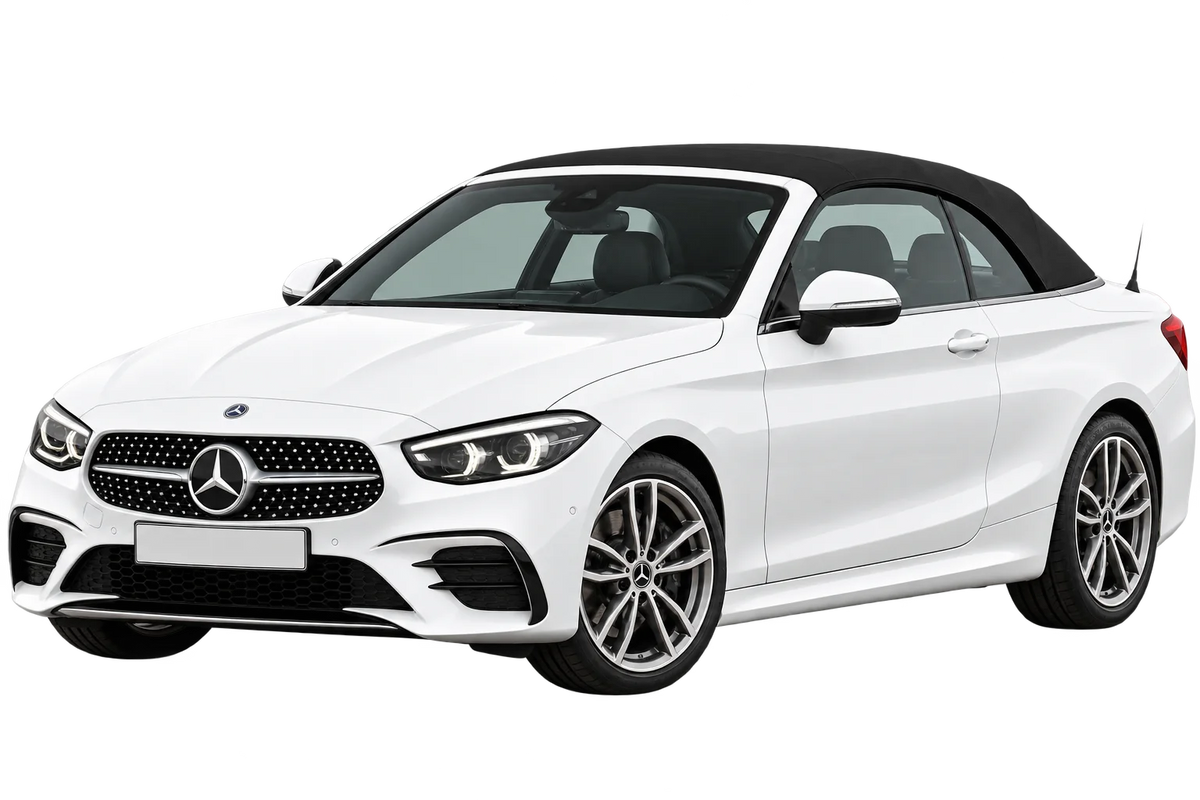 Witte Mercedes CLE R2CLECA 236 Cabriolet, schuin van voren
