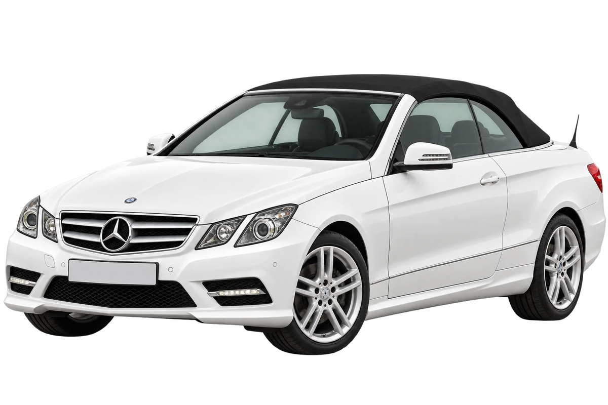 Witte Mercedes E-Klasse 207 A207 Cabriolet, schuin van voren