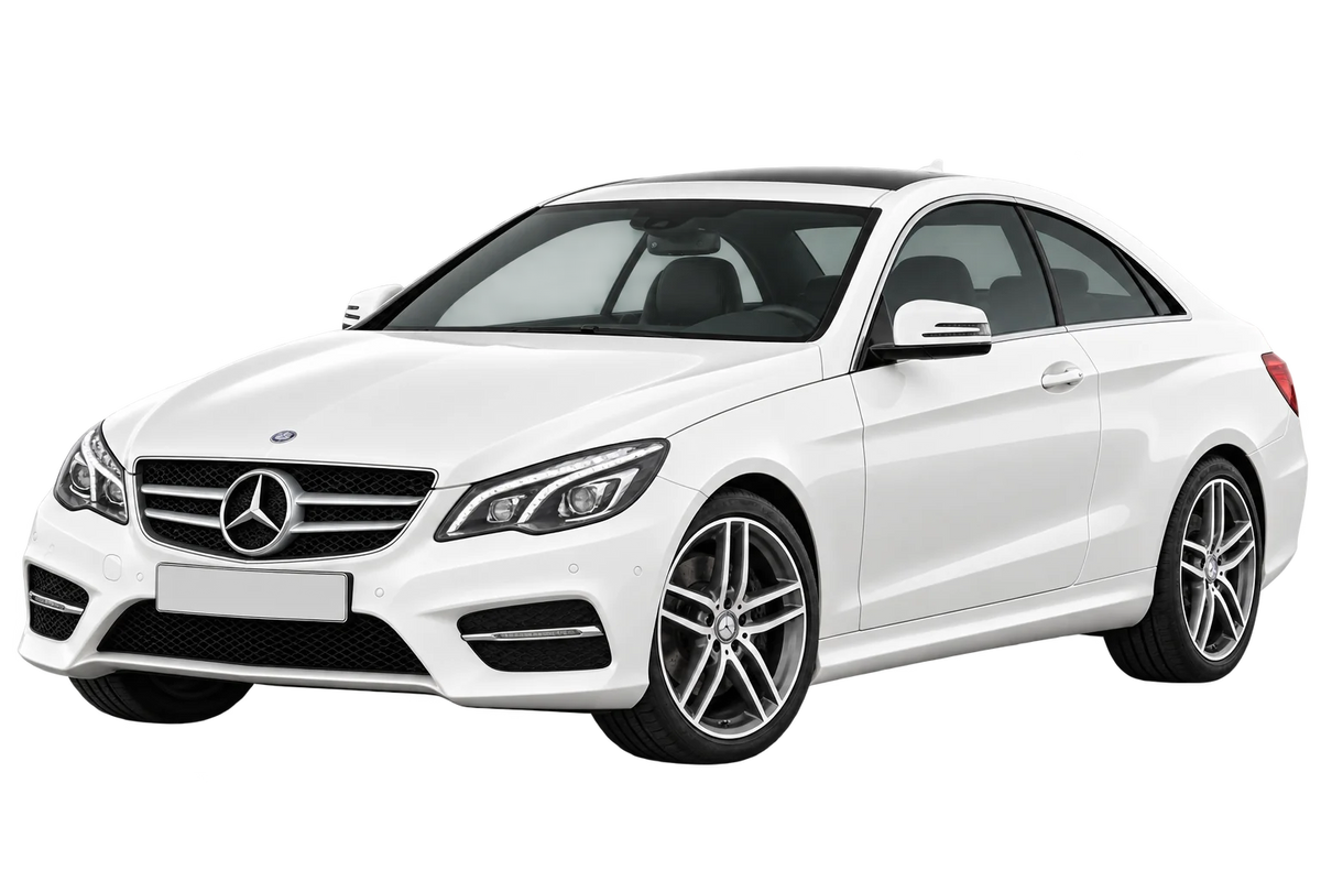 Witte Mercedes E-Klasse 207 C207 Coupé, schuin van voren