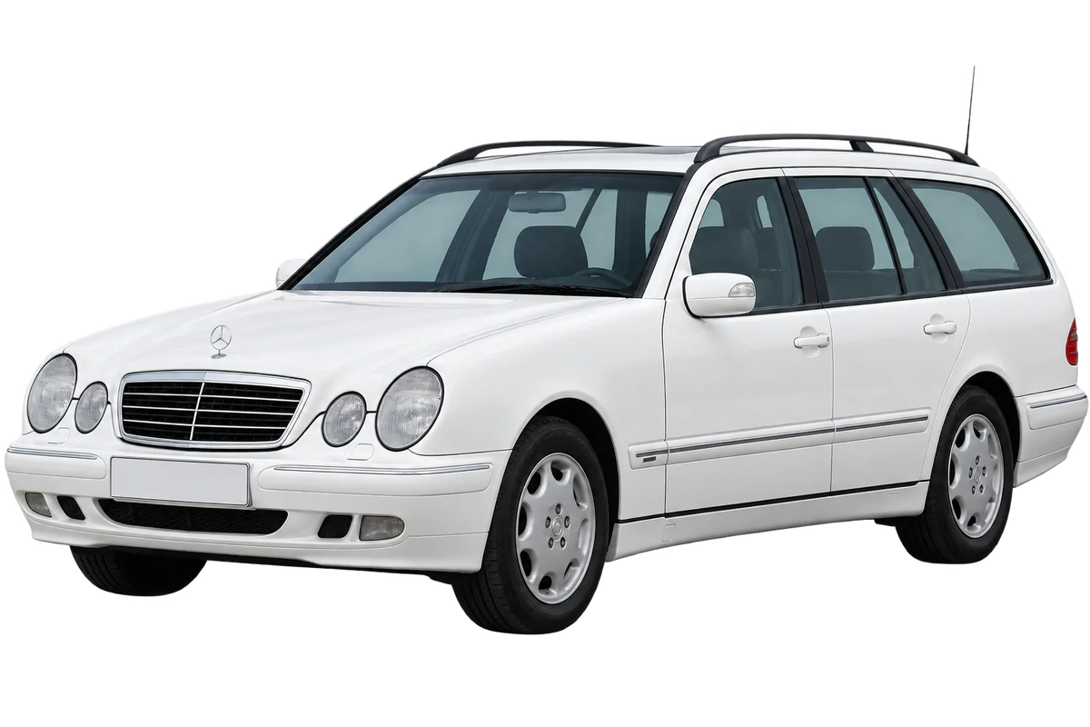 Witte Mercedes E-Klasse 210K Station wagon, schuin van voren