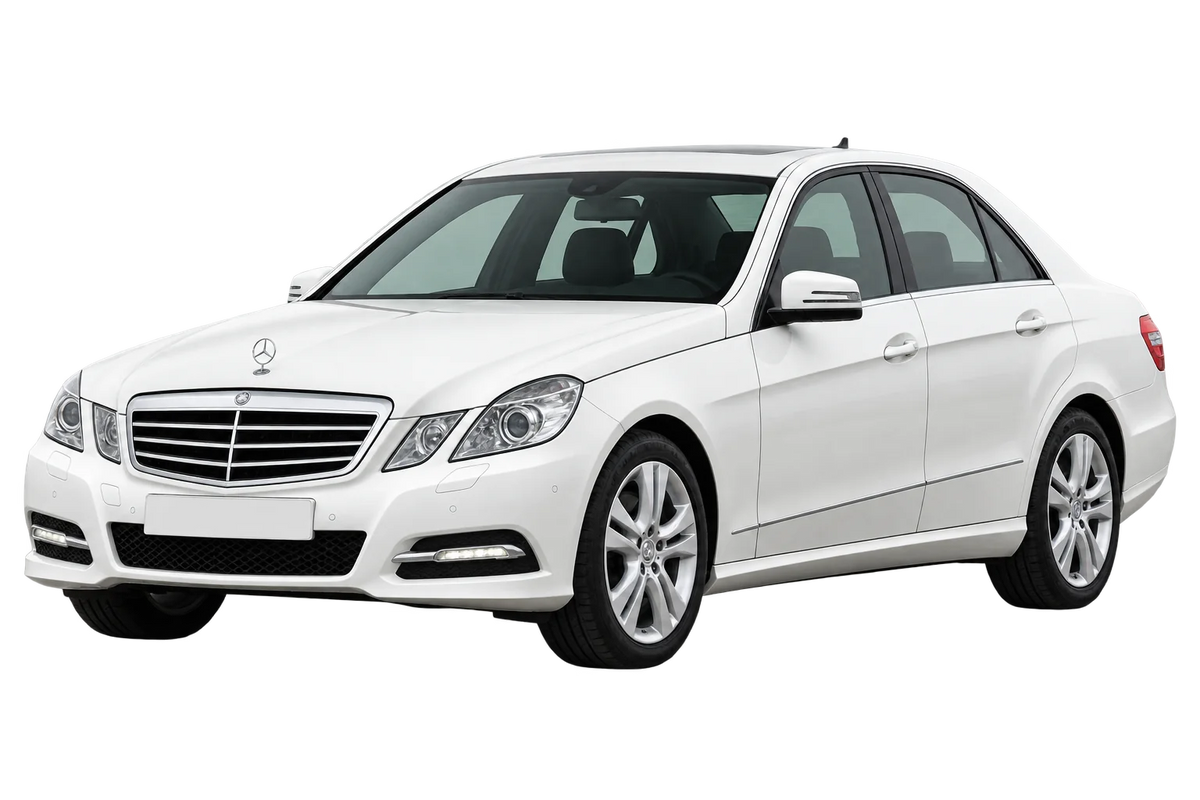 Witte Mercedes E-Klasse 212, 212G W212 Limousine, schuin van voren