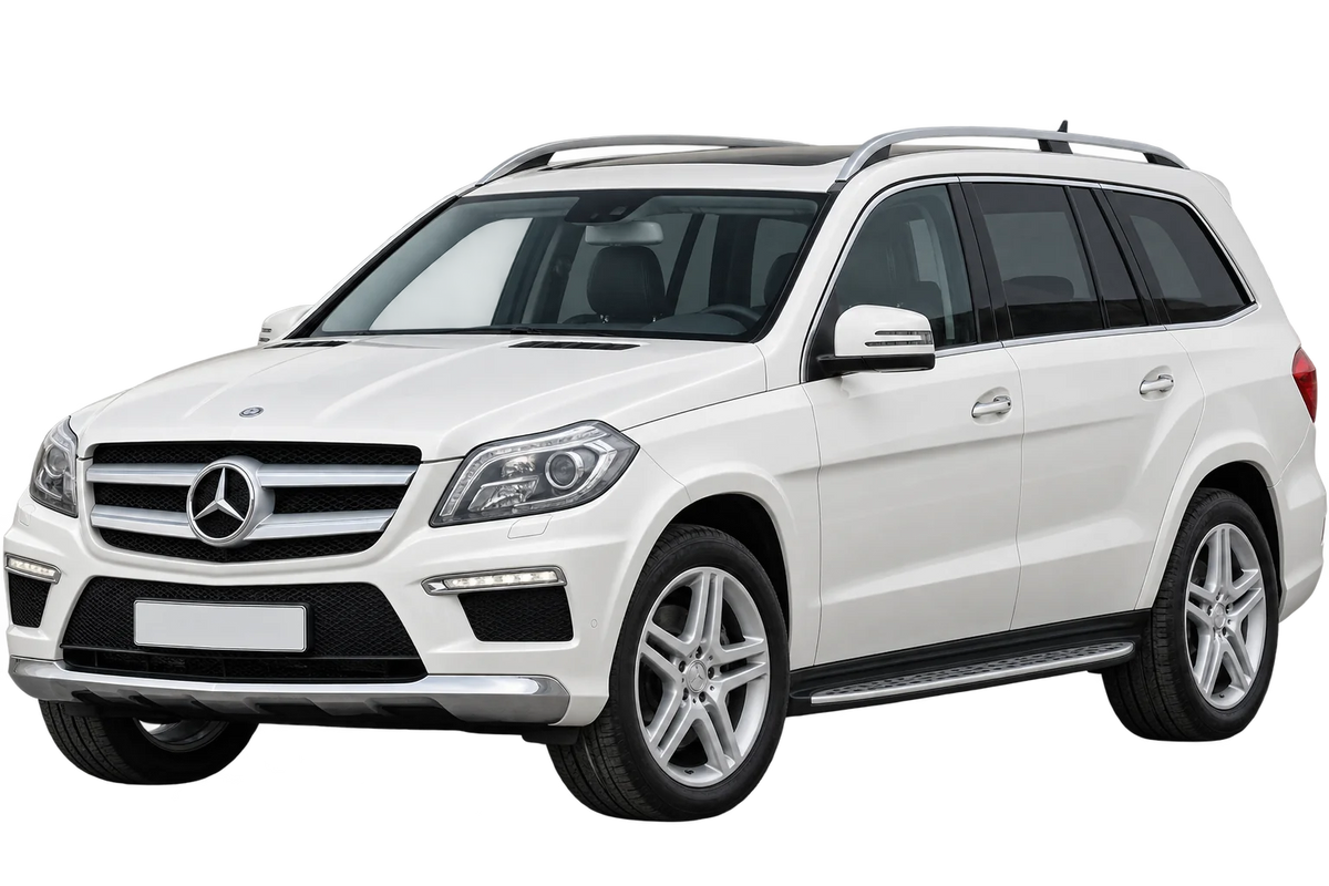 Witte Mercedes GL-Klasse 166 GL 500 Bluetec 4-Matic, schuin van voren