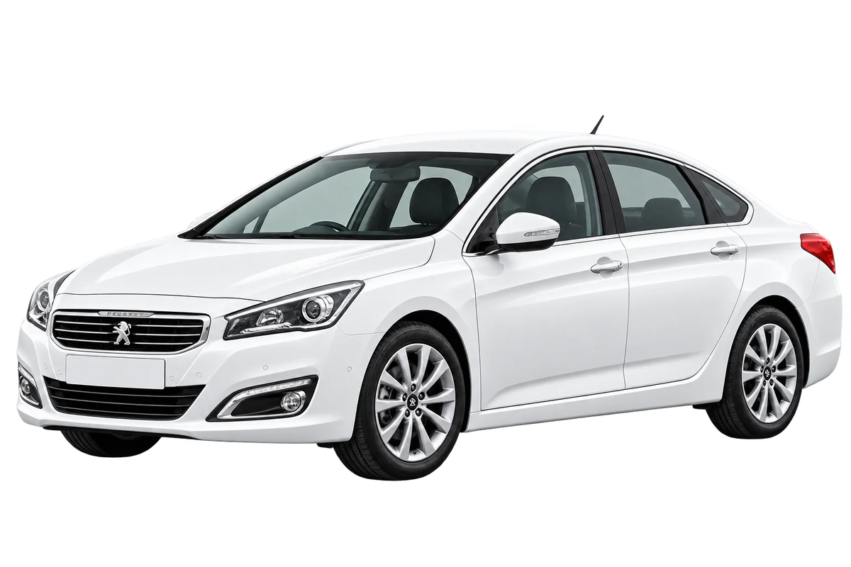 Witte Peugeot 508 8 Limousine Facelift 2014, schuin van voren