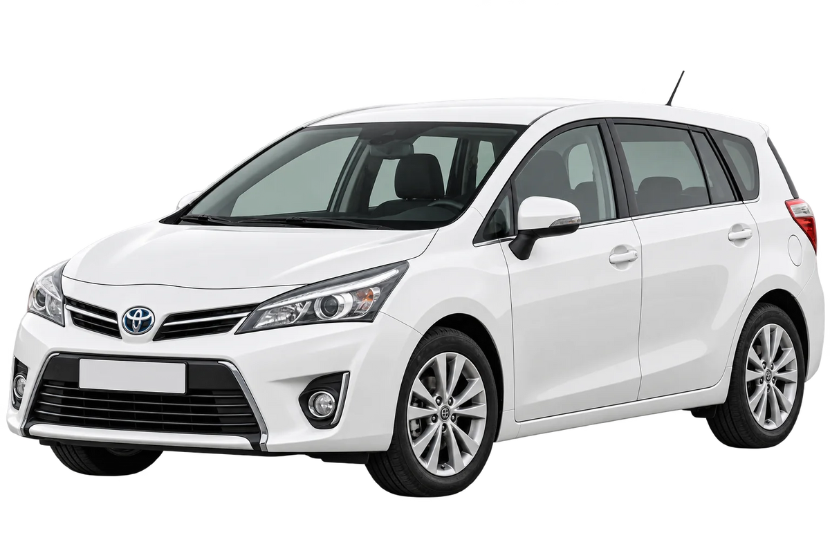 Witte Toyota Verso AR2, AR2N Facelift 2013, schuin van voren