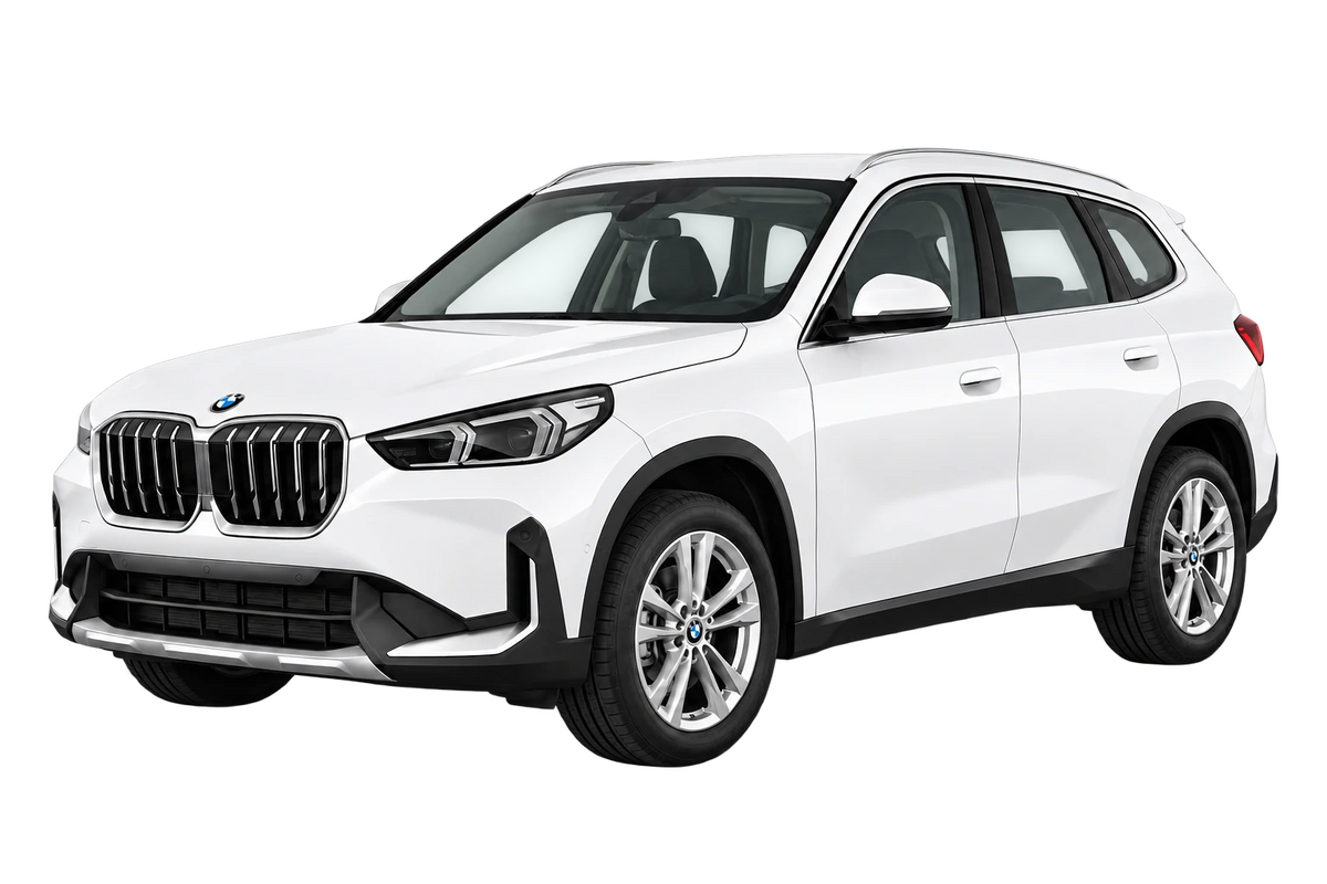 Witte BMW X1 U1X U11, schuin van voren