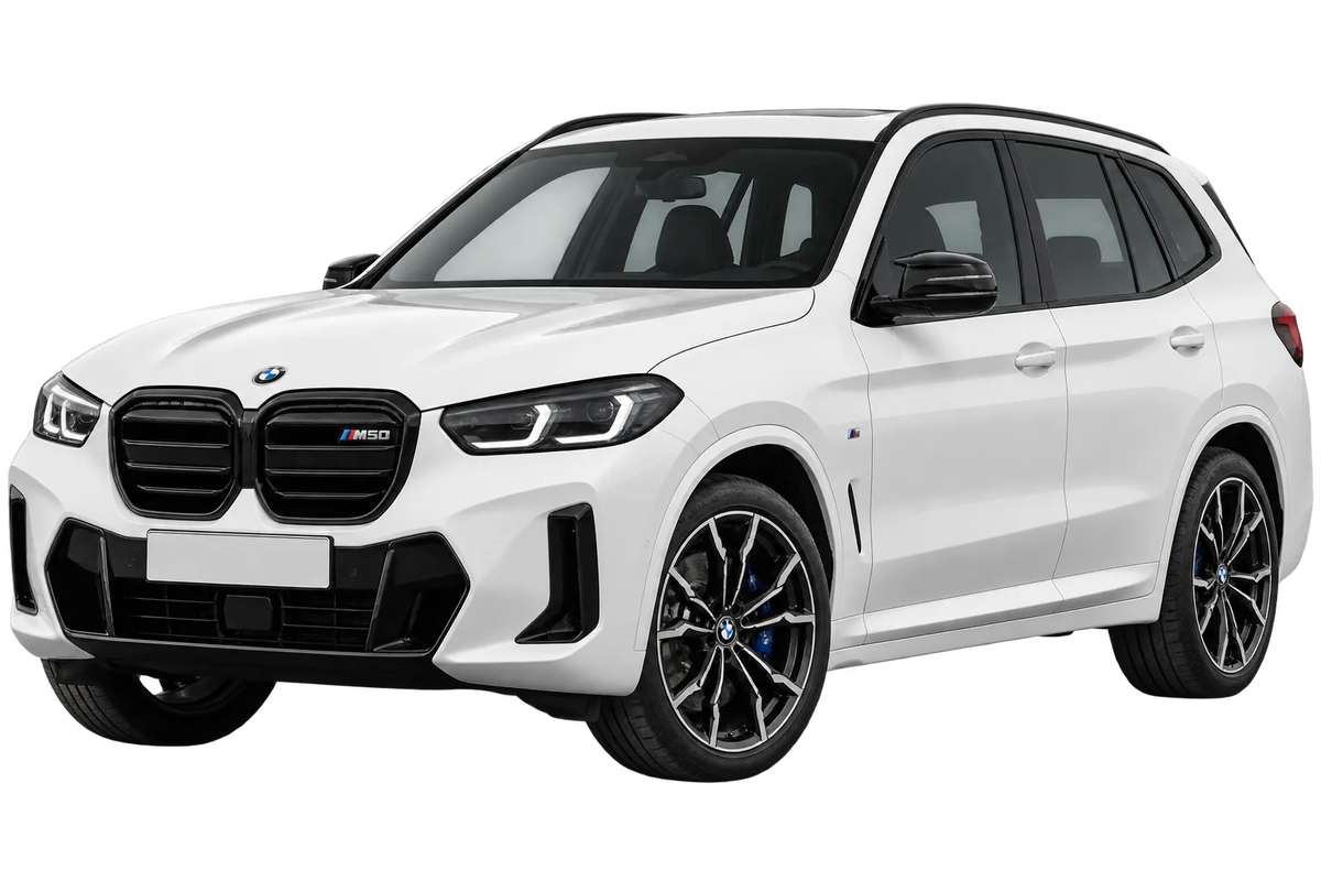Witte BMW X3 M G3XN G45, schuin van voren