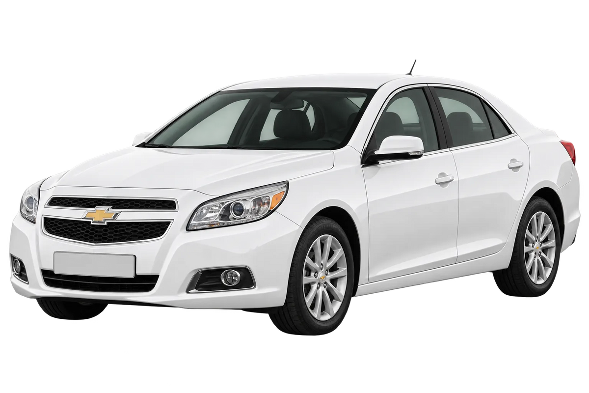 Witte Chevrolet Malibu KL1G, schuin van voren