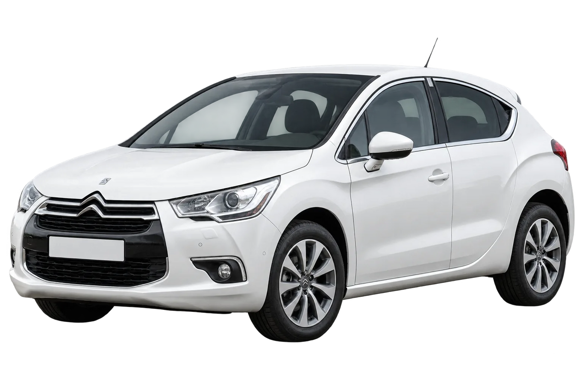 Witte Citroen DS 4 N, schuin van voren