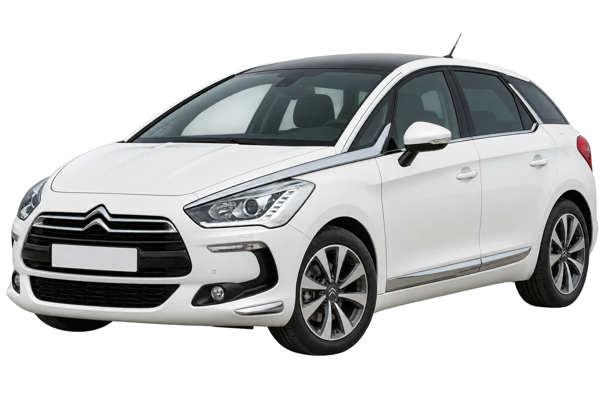 Witte Citroen DS 5 K, schuin van voren
