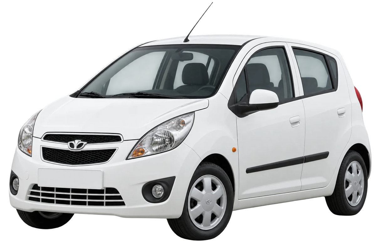 Witte Daewoo Spark KL1M, schuin van voren