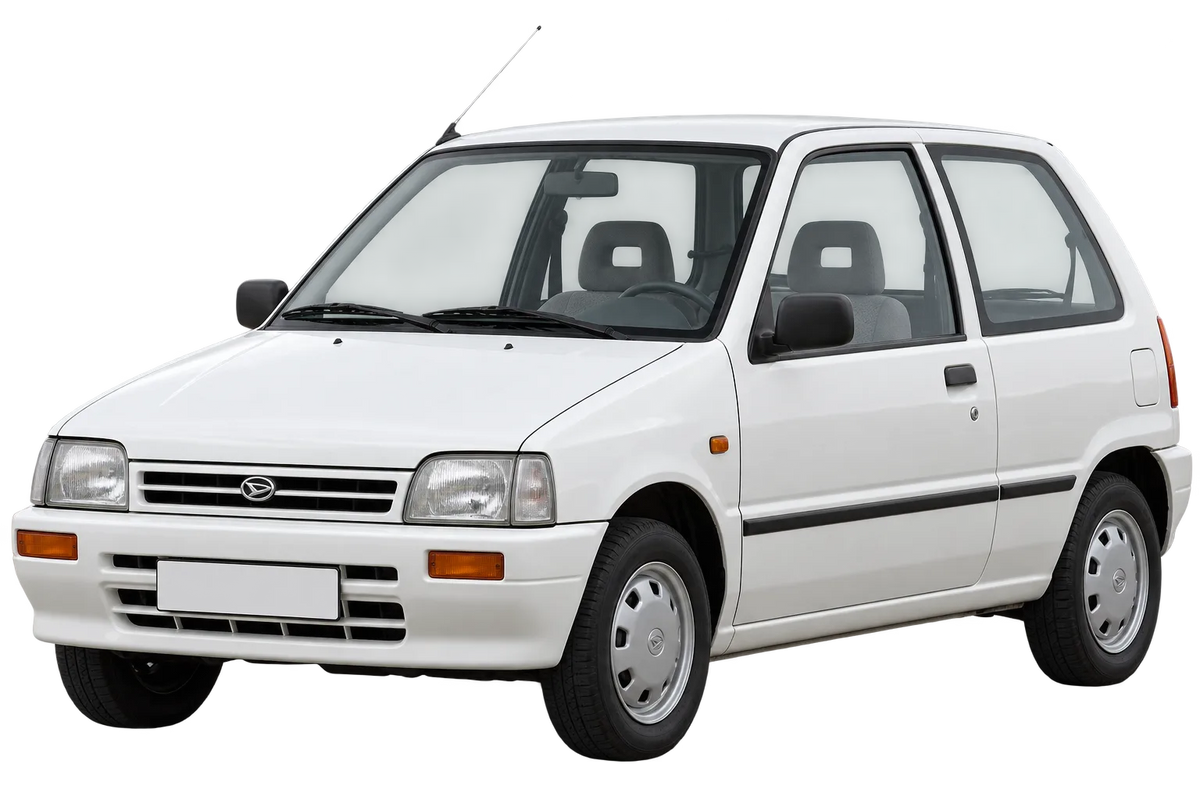 Witte Daihatsu Cuore L, schuin van voren