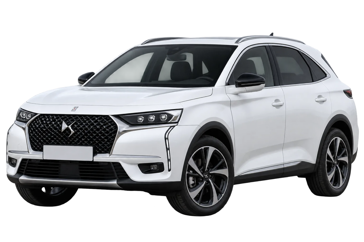 Witte DS Automobiles DS 7 J, schuin van voren
