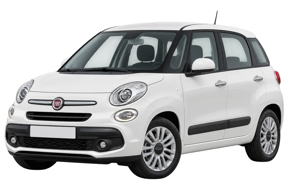 Witte Fiat 500L 199 Urban, schuin van voren