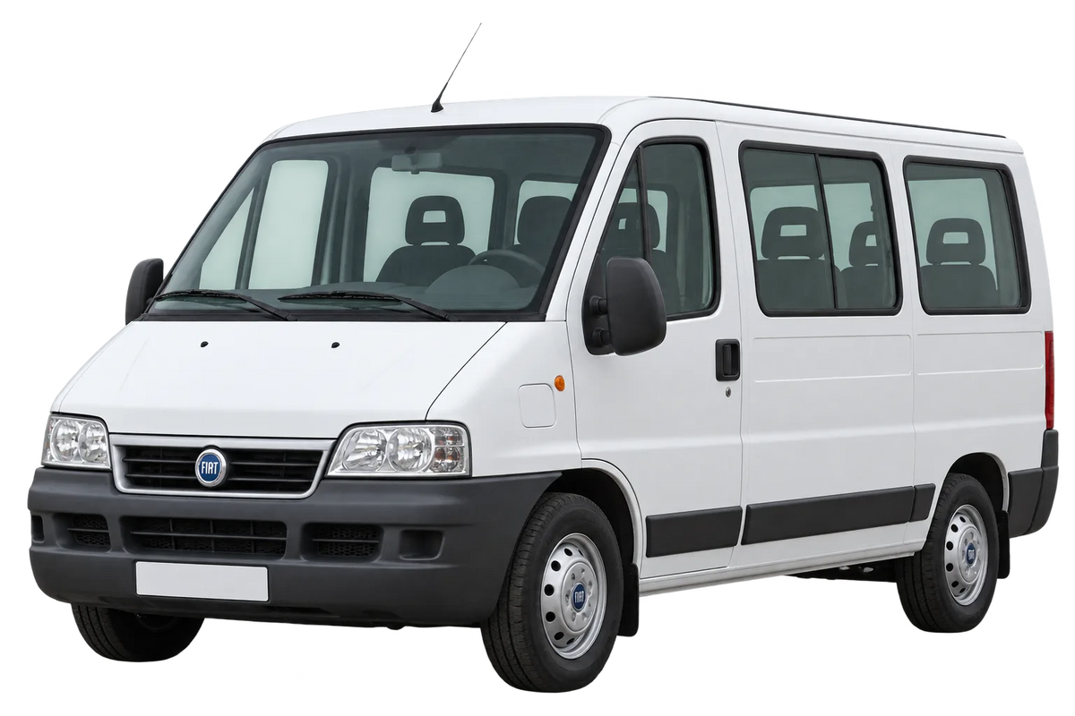 Witte Fiat Ducato 230., schuin van voren