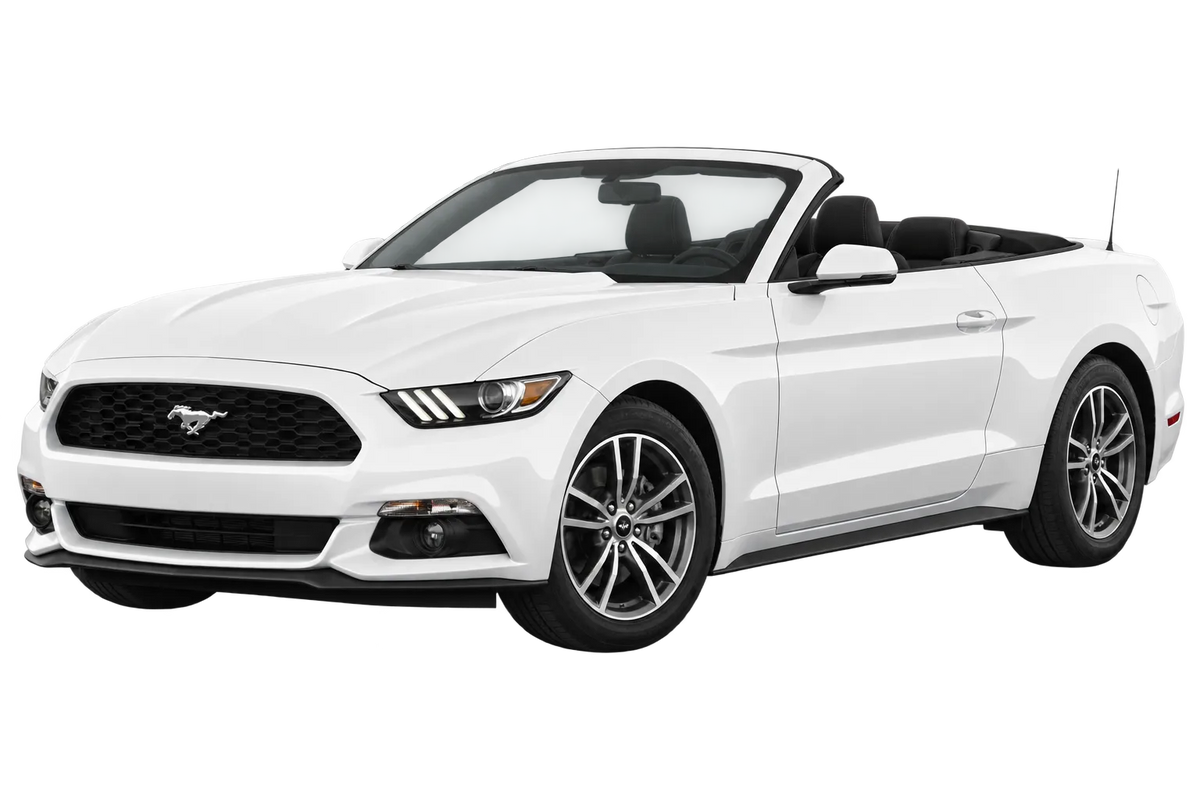 Witte Ford Mustang LAE, schuin van voren
