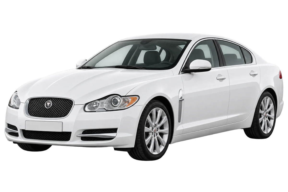 Witte Jaguar XF CC9, schuin van voren