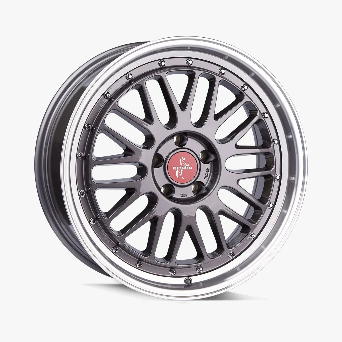 KESKIN KT22 RETRO Titan Grey Lip Polish (TGLP) lichtmetalen velg in schuin driekwartaanzicht