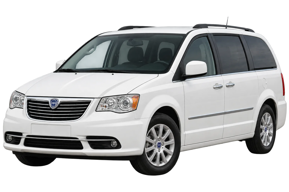 Witte Lancia Voyager RT, schuin van voren