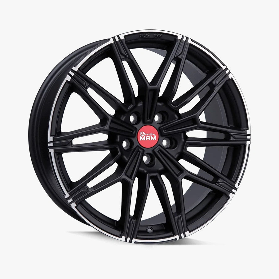 MAM B3N Matt Black Lip Polish (MBLP) lichtmetalen velg in schuin driekwartaanzicht