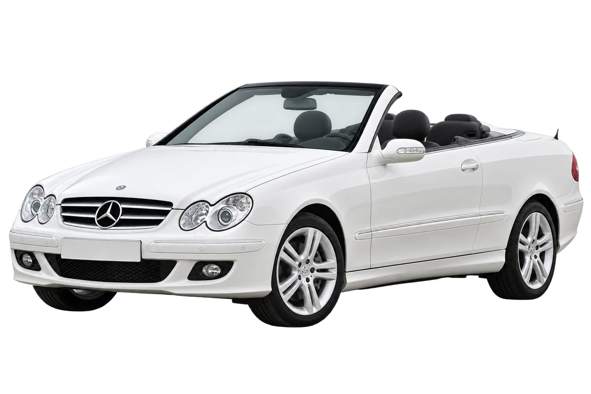 Witte Mercedes CLK-Klasse 209, 209AMG, schuin van voren