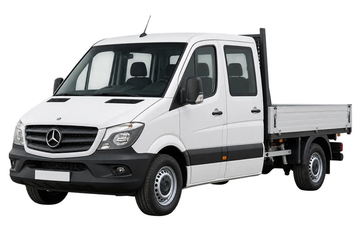 Witte Mercedes Sprinter 906BB30, /35, schuin van voren