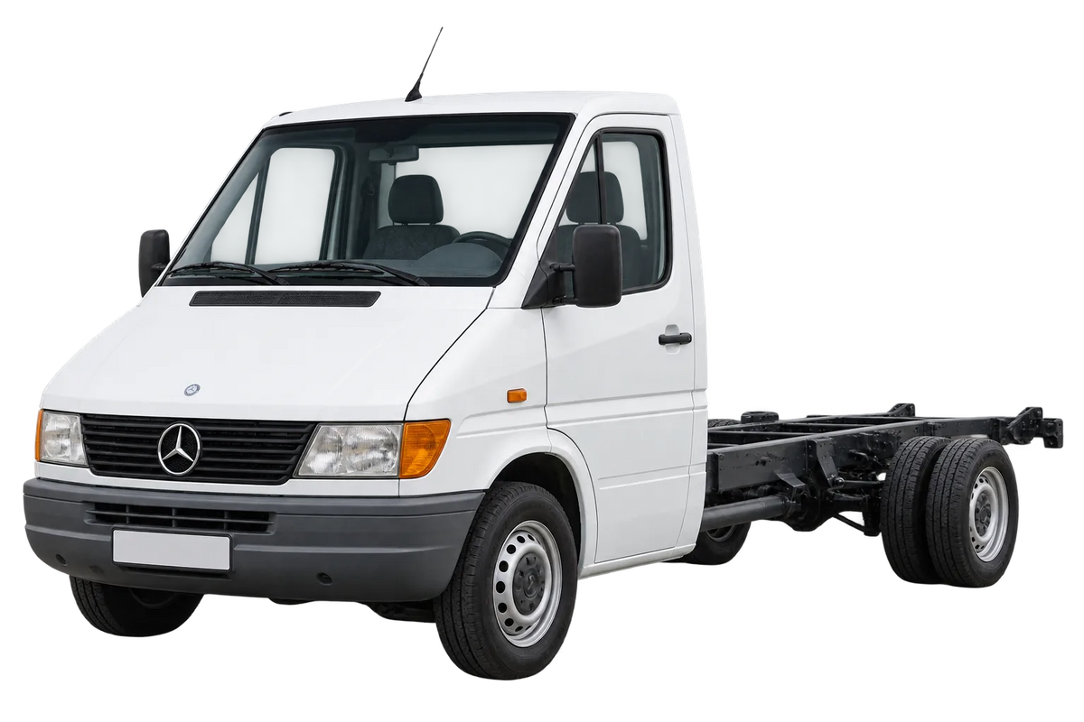 Witte Mercedes Sprinter B, schuin van voren