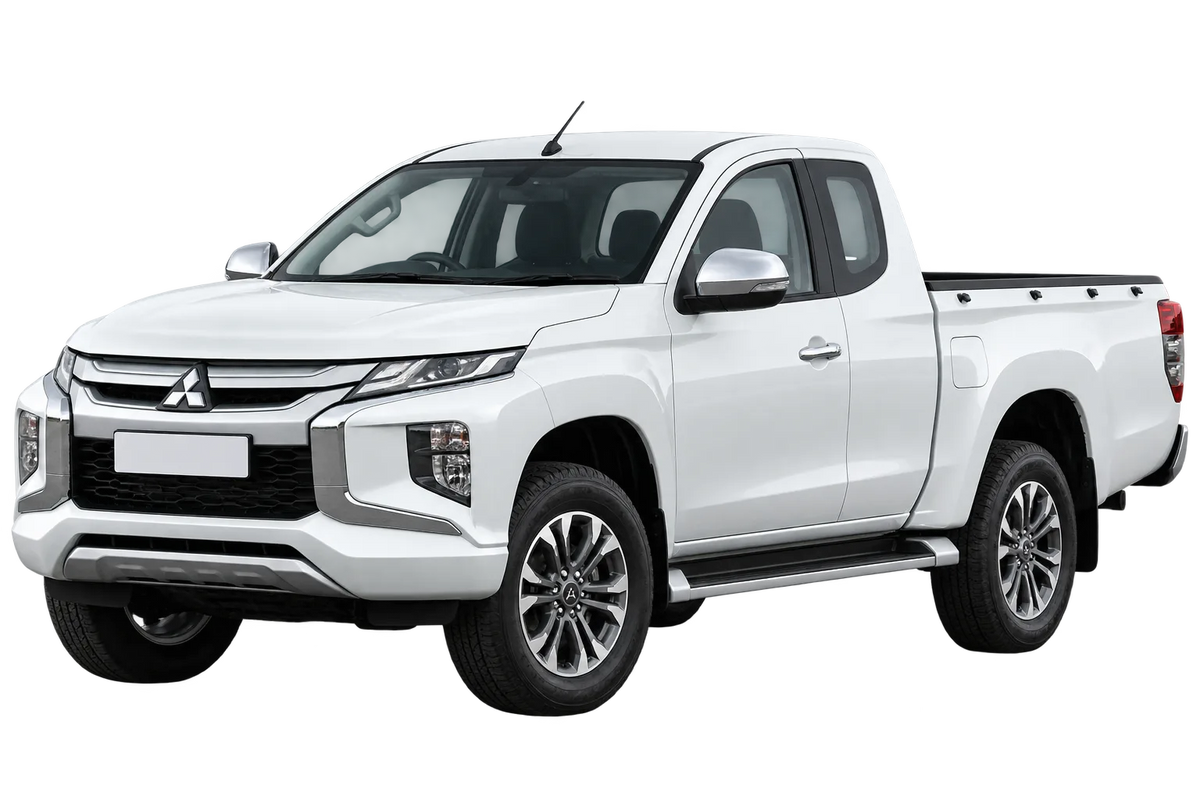 Witte Mitsubishi L200 KJ0T Club Cab, schuin van voren