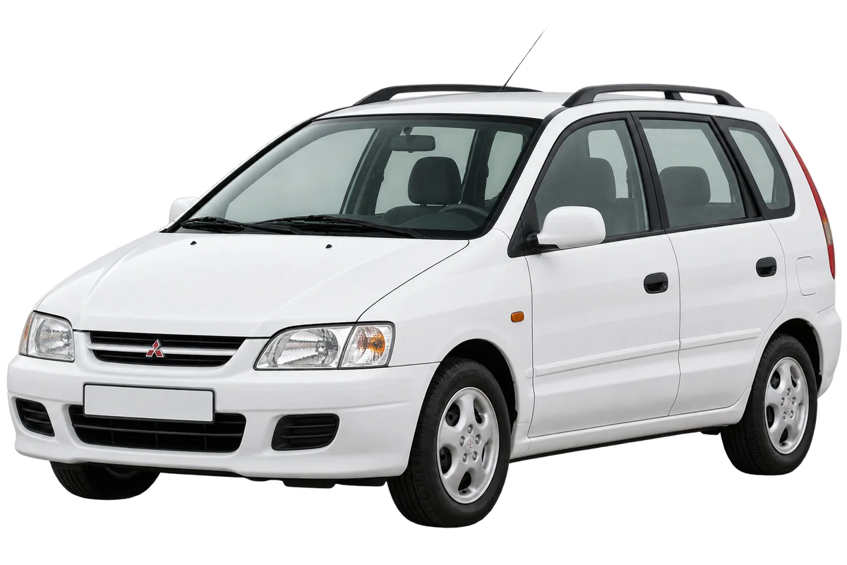 Witte Mitsubishi Space Star DGO, schuin van voren