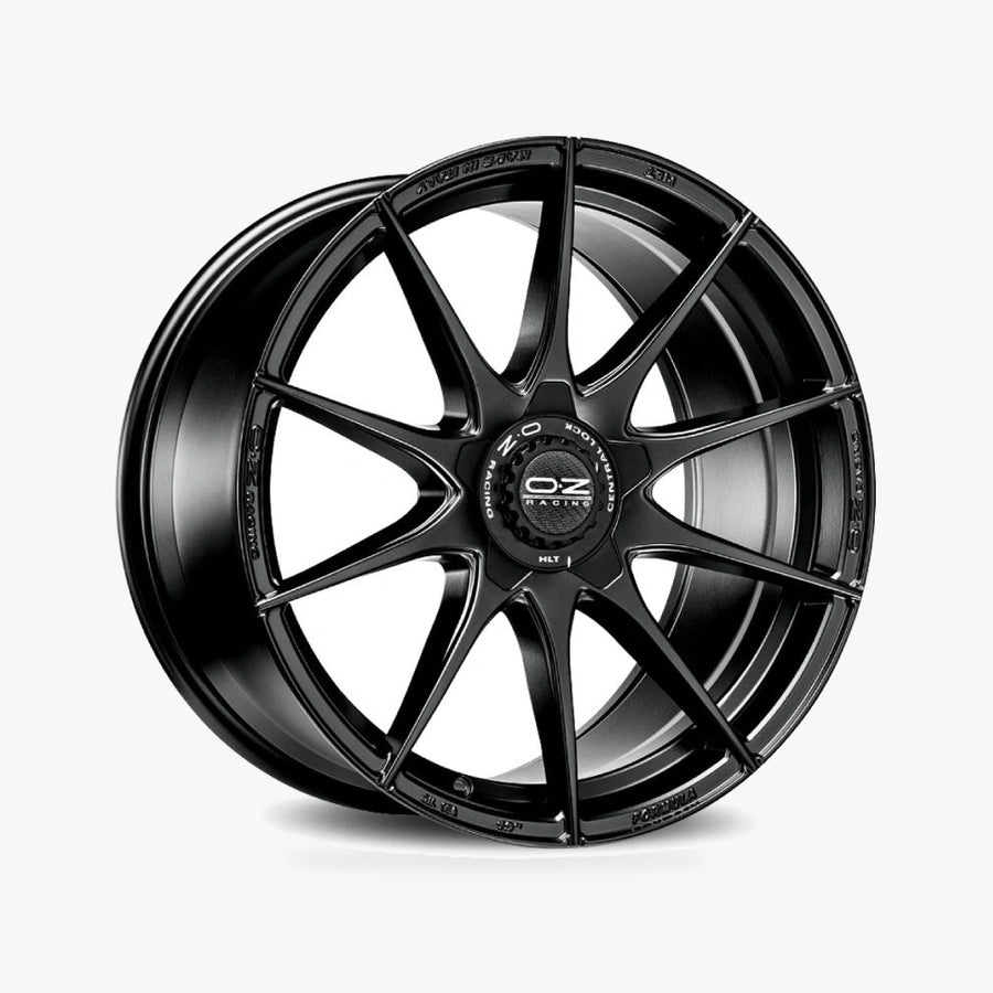 OZ FORMULA HLT Matt Black lichtmetalen velg in schuin driekwartaanzicht
