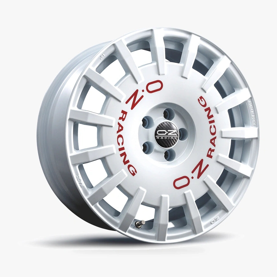 OZ RALLY RACING Race White + Red Lettering lichtmetalen velg in schuin driekwartaanzicht