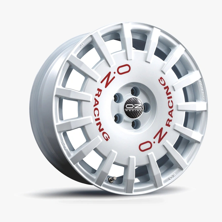 OZ RALLY RACING Race White + Red Lettering lichtmetalen velg in schuin driekwartaanzicht