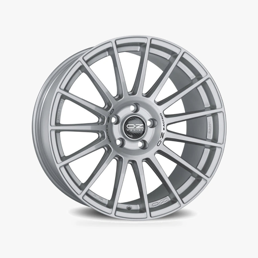 OZ SUPERTURISMO DAKAR Matt Race Silver + Black Lettering lichtmetalen velg in schuin driekwartaanzicht