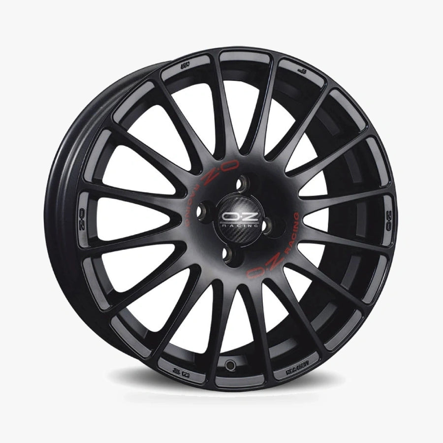 OZ SUPERTURISMO GT Matt Black + Red Lettering lichtmetalen velg in schuin driekwartaanzicht