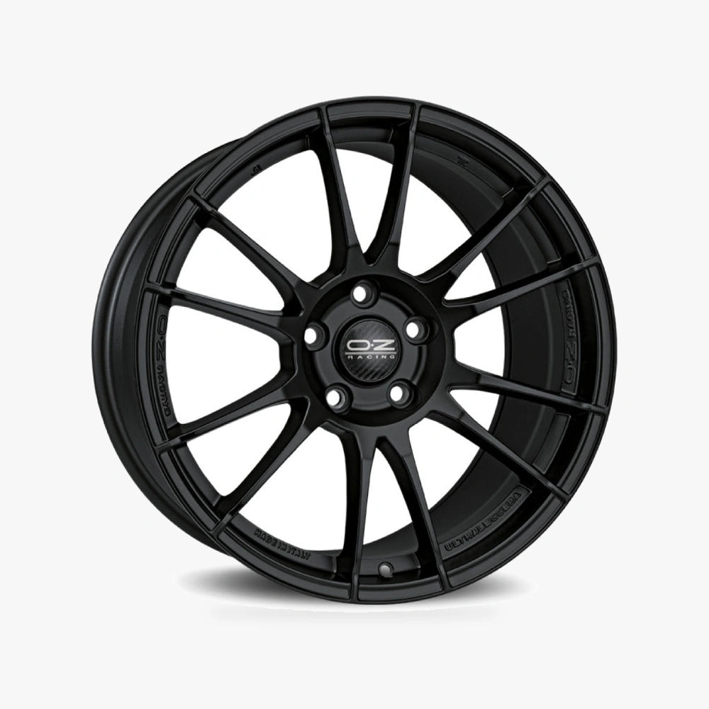 OZ ULTRALEGGERA Matt Black lichtmetalen velg in schuin driekwartaanzicht
