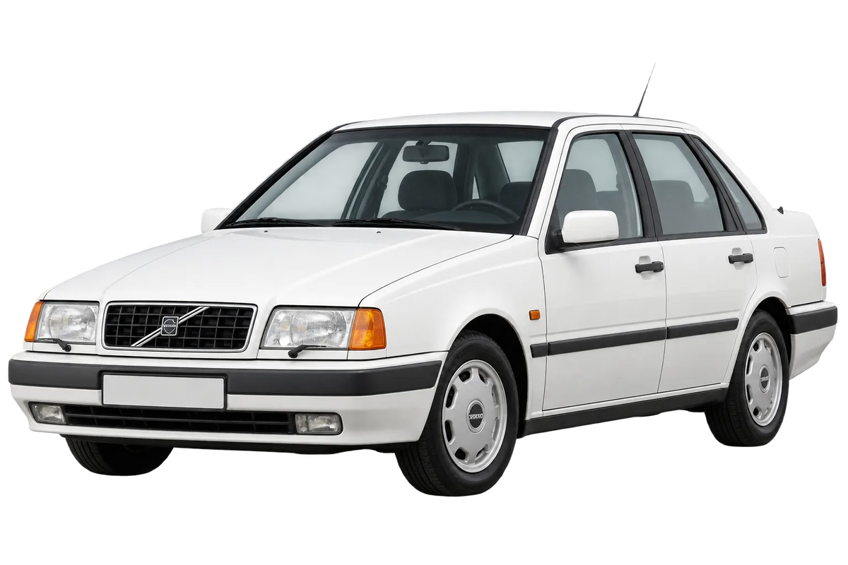 Witte Volvo 460 400, schuin van voren