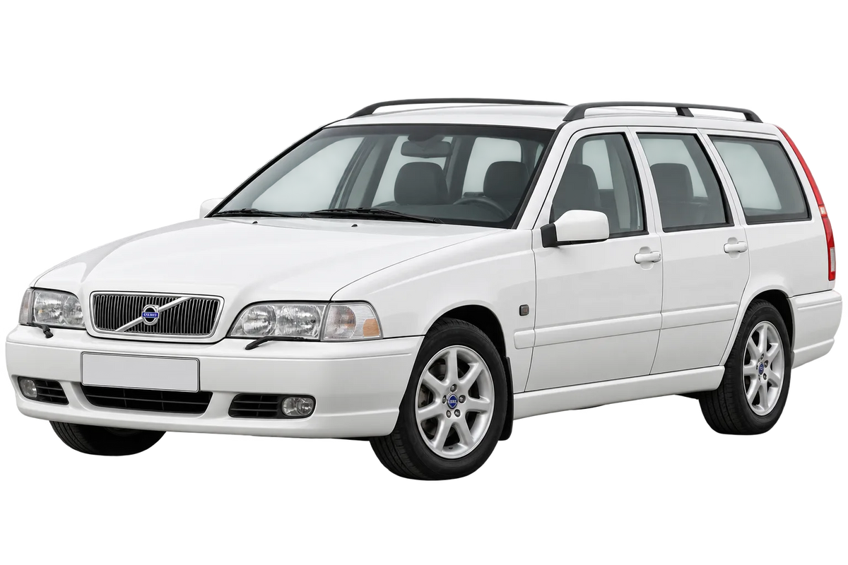 Witte Volvo V70 S, J, schuin van voren